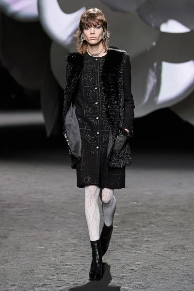 Look 8